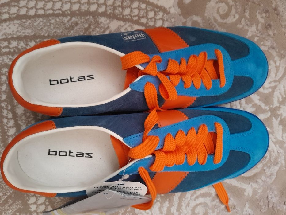 Нові чоловічі кросівки