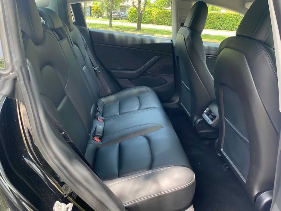 Tesla Model 3      2020