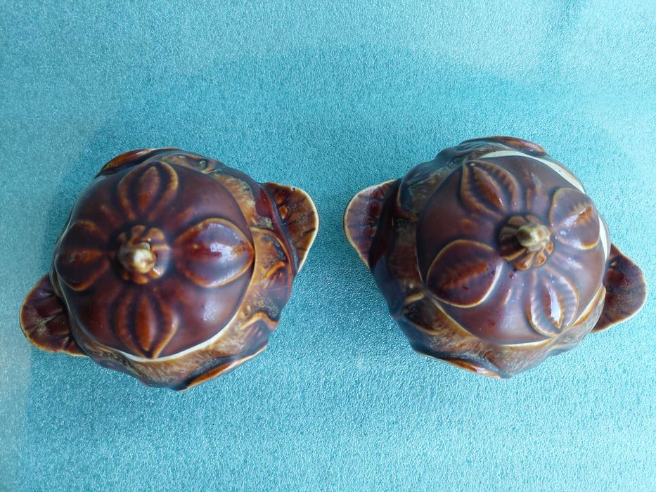 Два глиняных горшочка + книга "Лучшие рецепты украинской кухни"