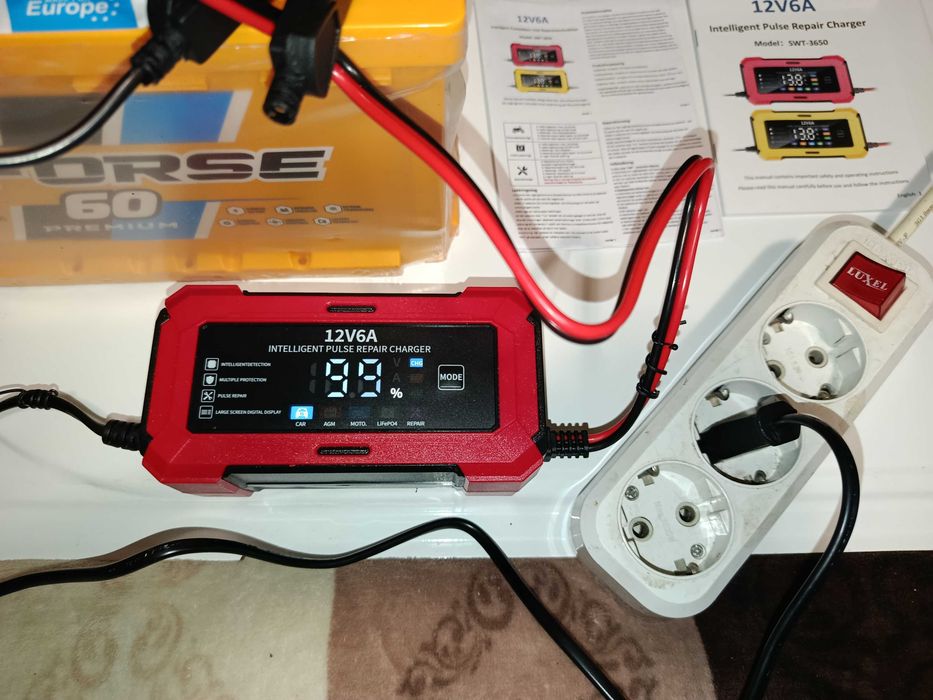 зарядное устройство 12V 6A SWT-3650 для авто зарядка червоний