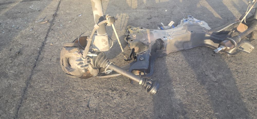 Belka przód sanki mcperson zwrotnica Citroen C4 Grand Picasso 2011r