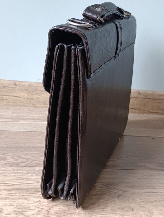 Skórzana brązowa aktówka