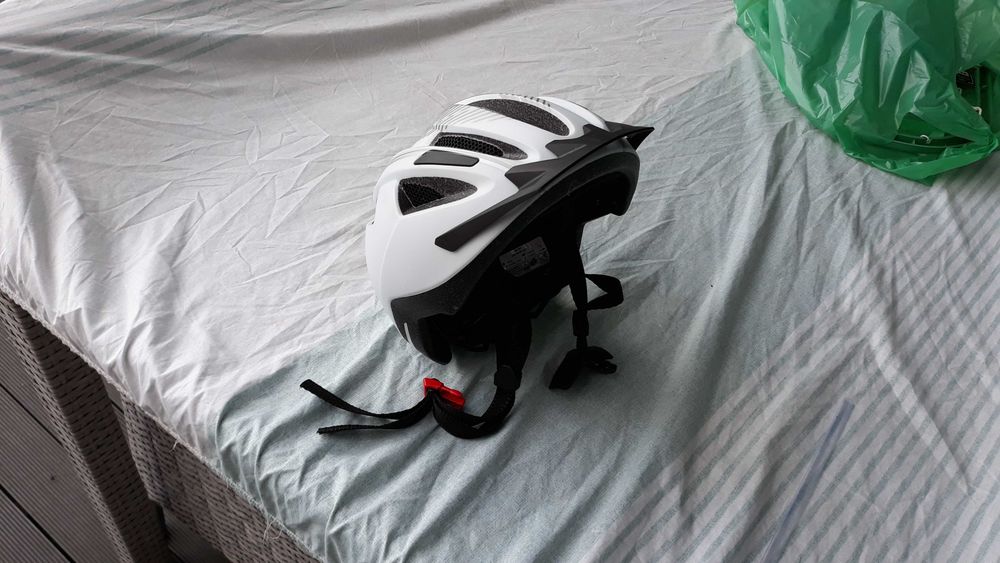 capacete de Bicicleta ,,Novo,,nao foi usado vendo 10 euros,