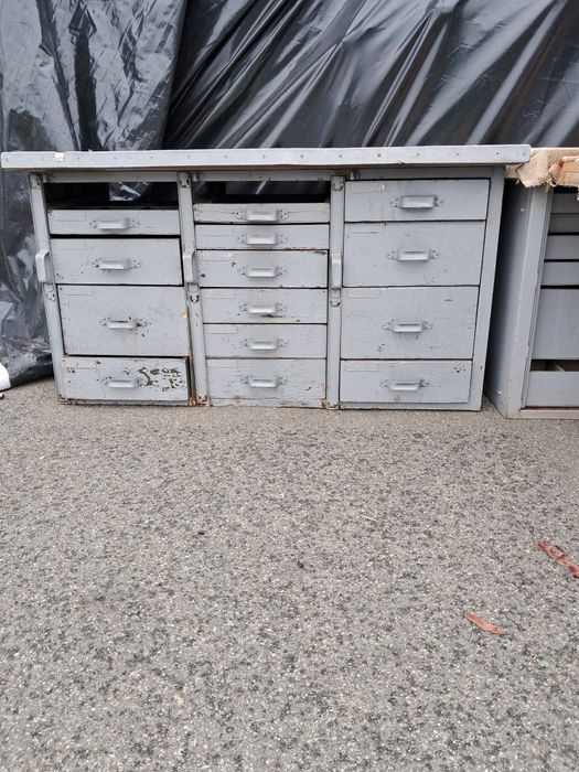 Продам слесарний стол