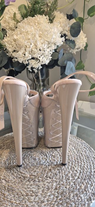 Стіпи Pleaser, нові, висота 4, 38р, бежеві