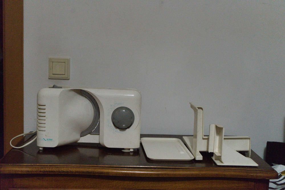 Máquina de fiambres em inox Solac M577 – pronta a usar!