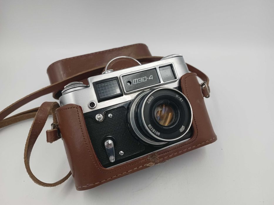 Analogowy aparat fotograficzny FED-4 w etui retro aparat z PRL