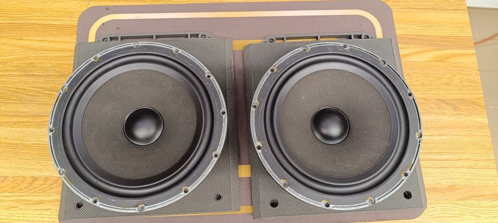 НЧ- динаміки  B&W (207мм по корзині)