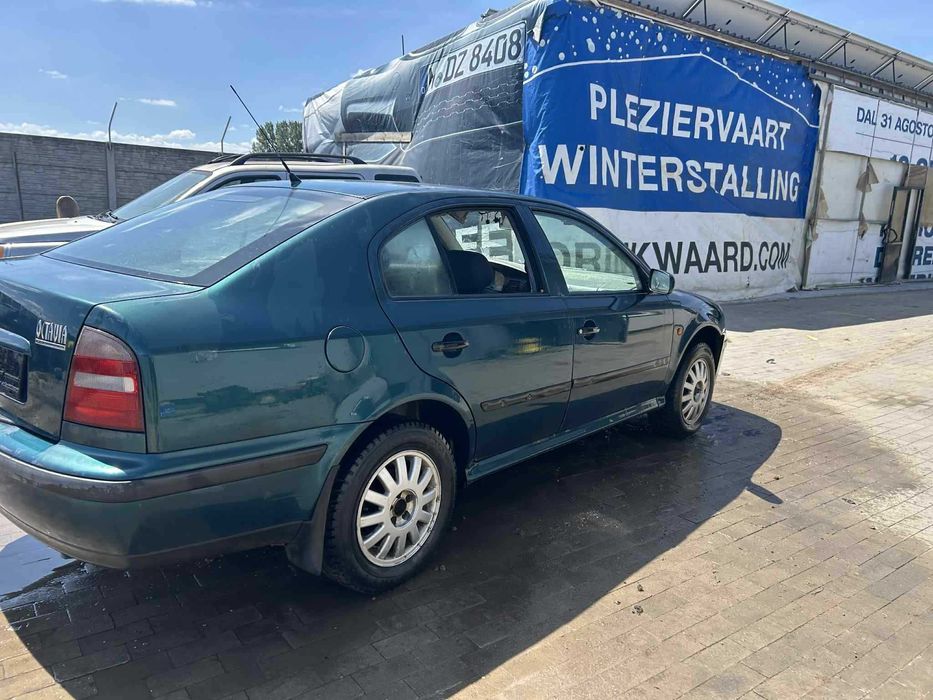 Skoda octavia I 1999 1,6/ Na części