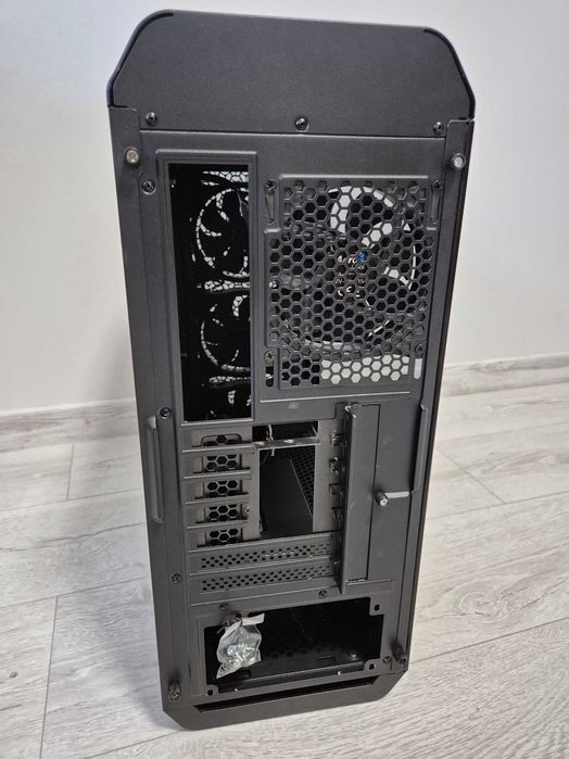 якісний ATX корпус AeroCool Aero One Eclipse з райзером вертикального встановлення відеокарти