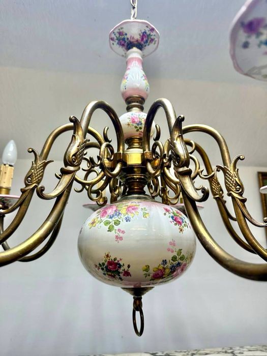 Латунна люстра з порцеляновими елементами на 8 ламп 7459