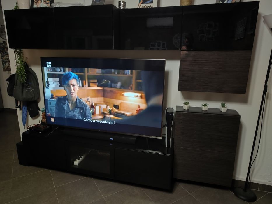 Móvel de sala IKEA Besta com portas lacadas