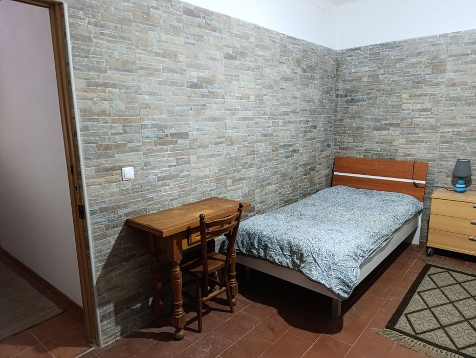 Aluga-se Quarto Partilhado
