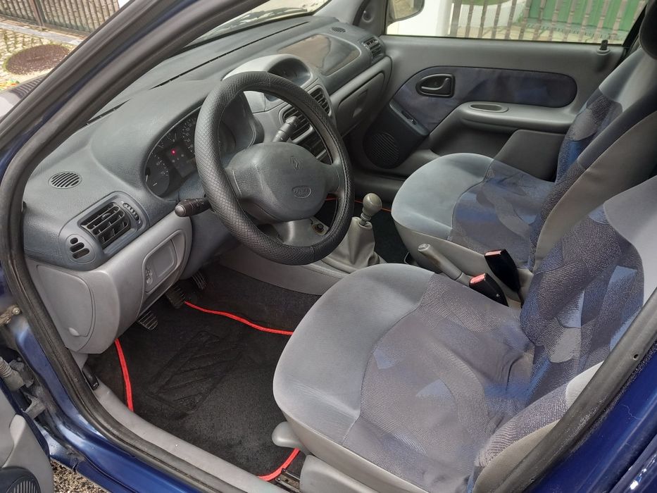 Renault clio 2001 apenas 153 mil kms impecavel