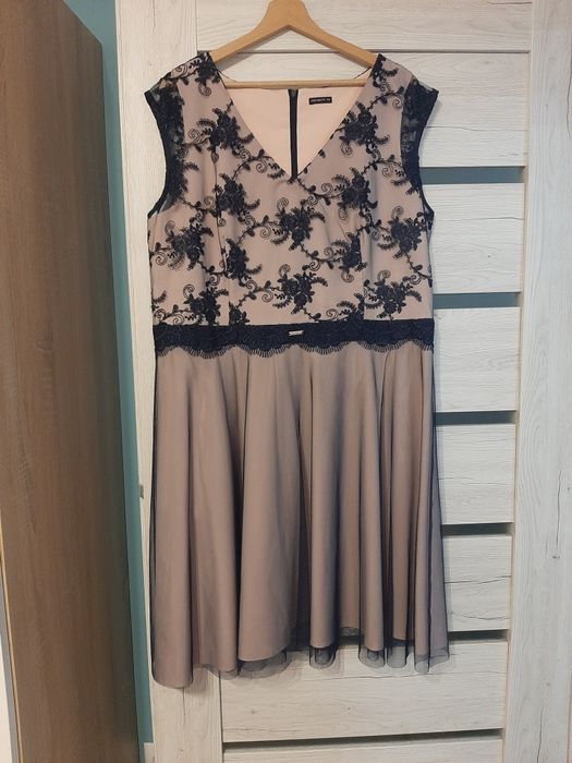 Sukienka koronkowa 52