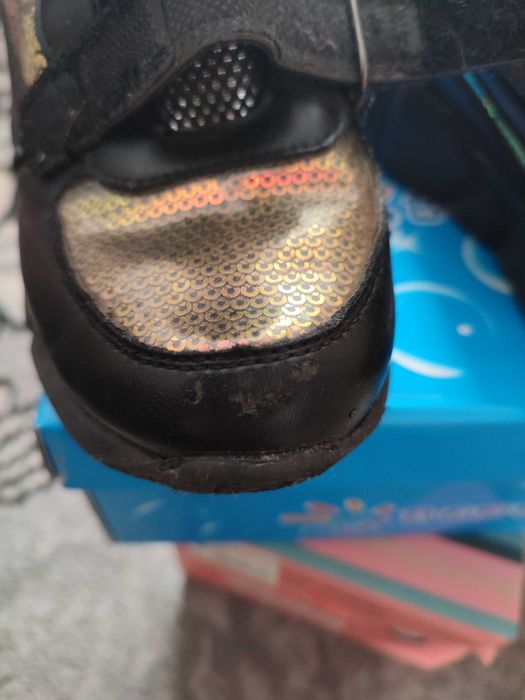 Теплые кроссовки на девочку