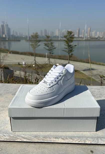 Tênis Nike branco, tamanho 37