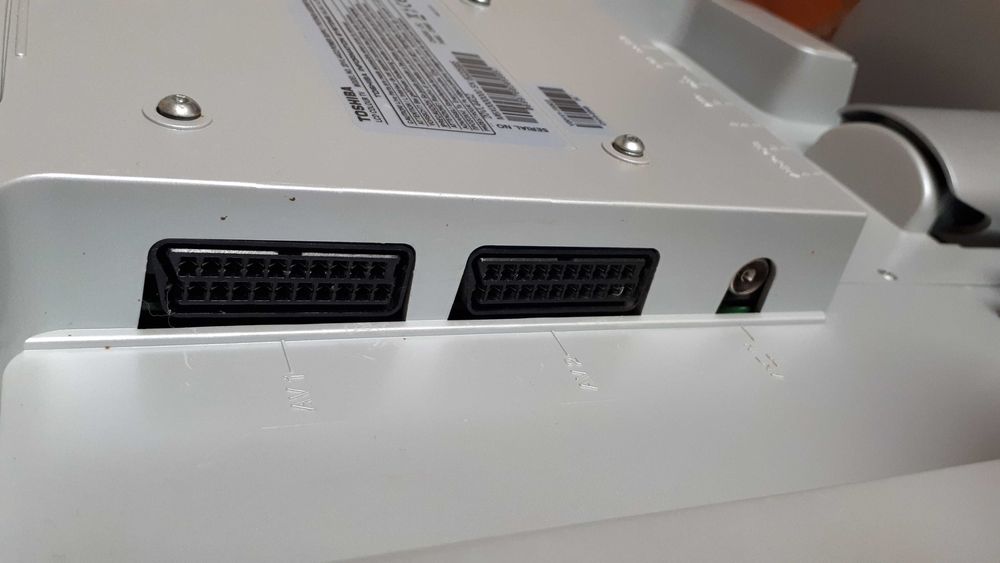 Toshiba LCD TV and Computer Monitor64309584604547122