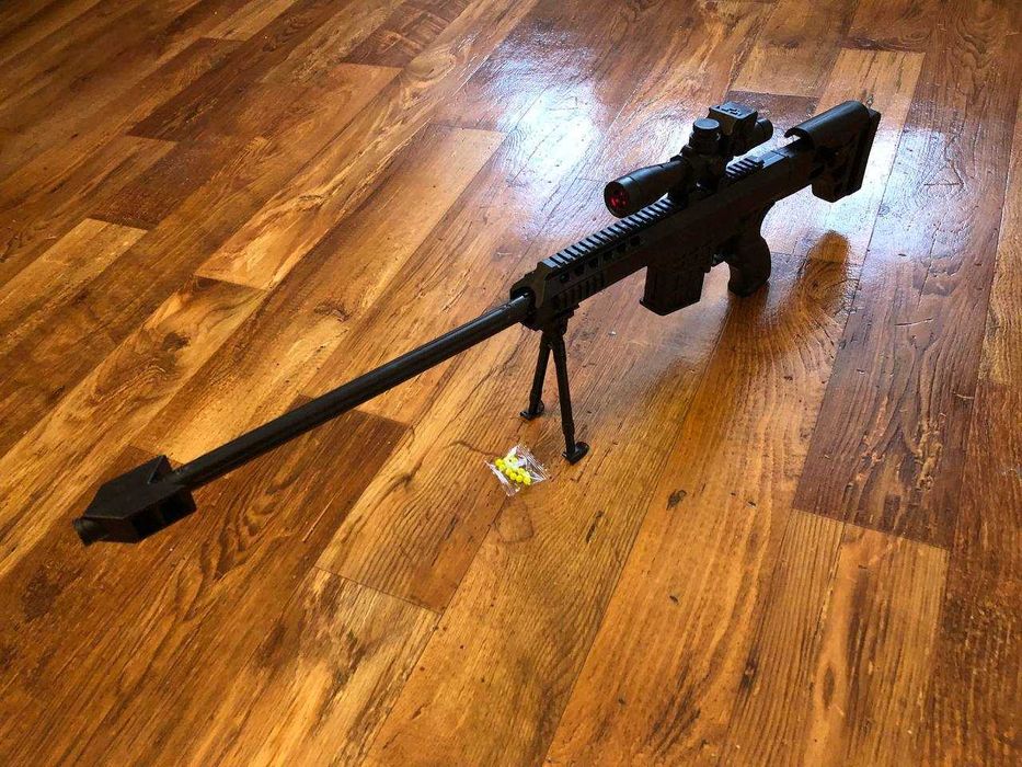 Снайперська гвинтівка з лазерним прицілом на сошках