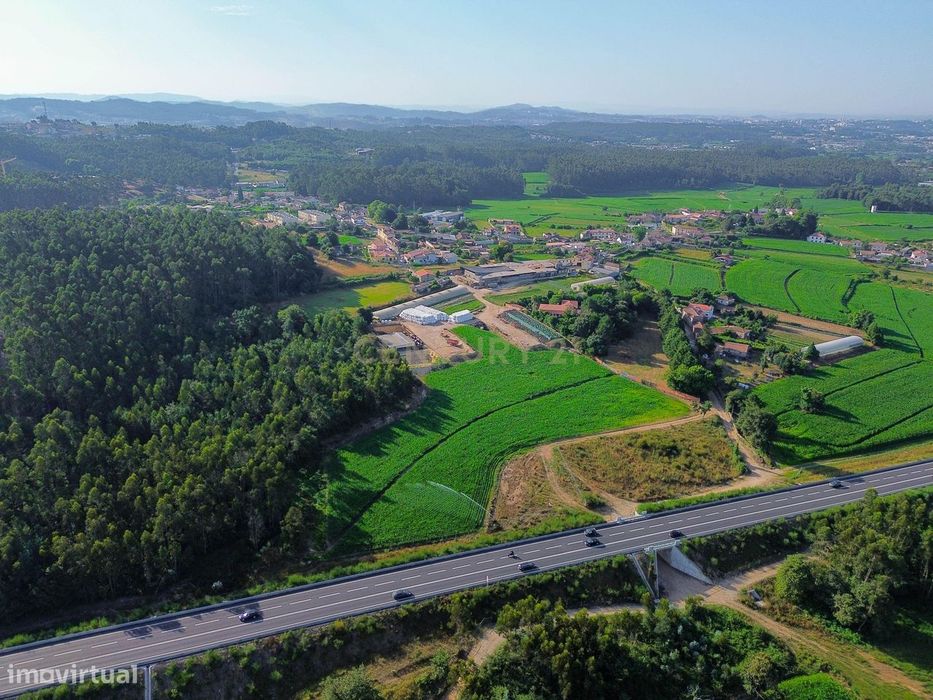 Terreno Rústico de 1 000 m² —  Castêlo da Maia (Maia)