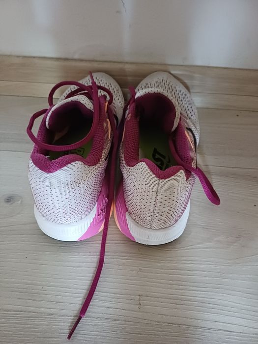Жіночі бегові кросівки Nike Air Zoom