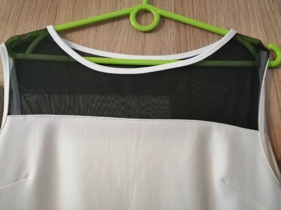 Sprzedam sukienkę bez rękawów