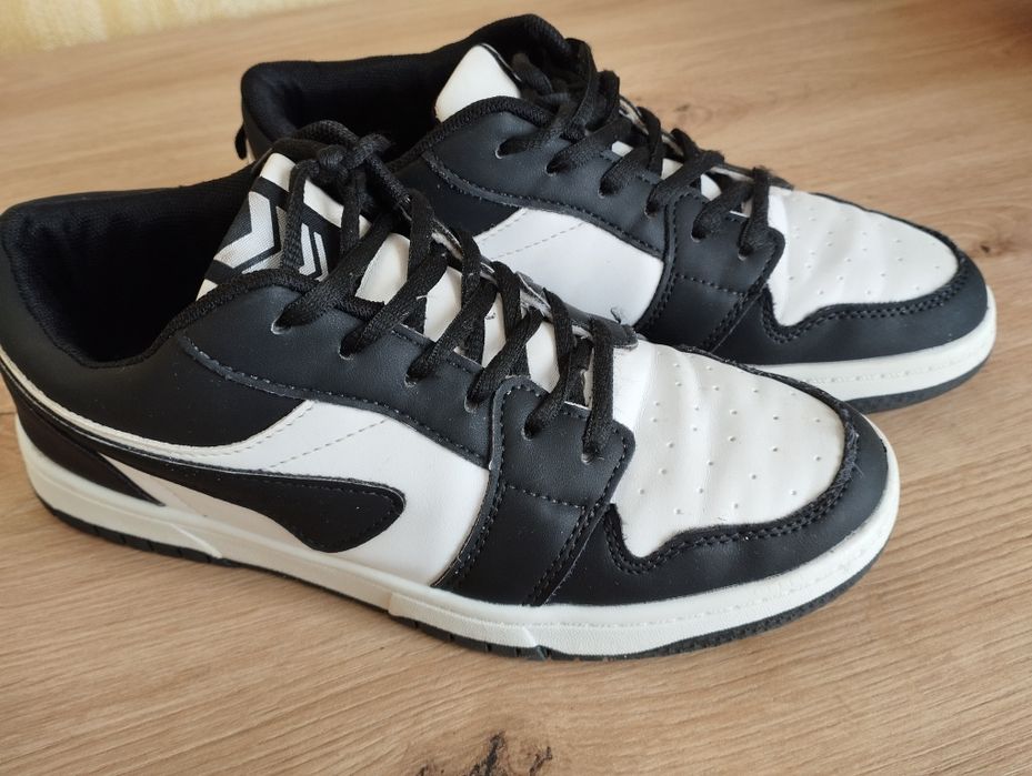 Продам кросівки в ідеальному стані