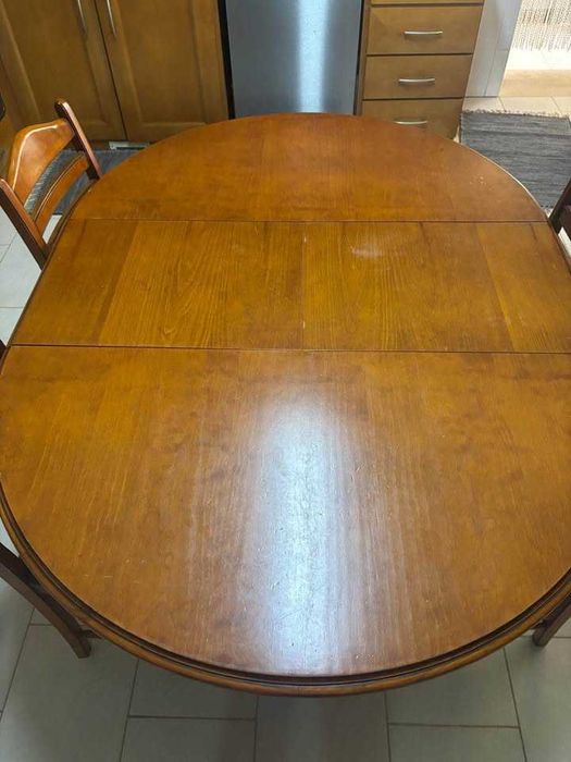 Mesa de Madeira Extensível + 4 cadeiras