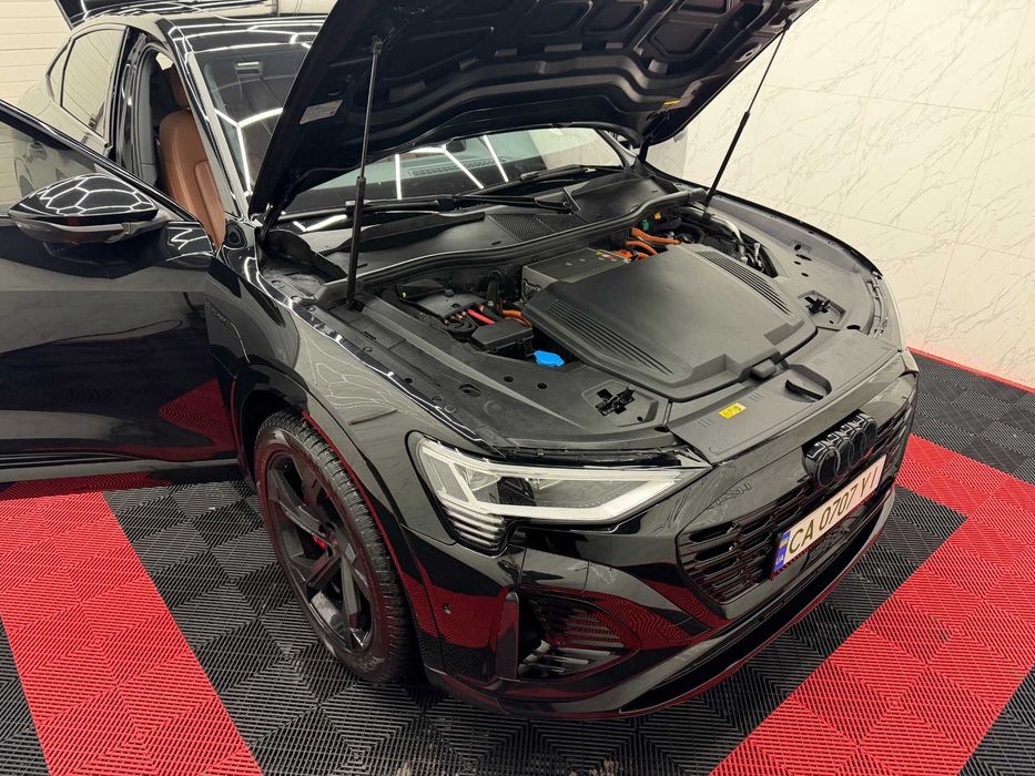 8
Audi Q8 e-tron 2023