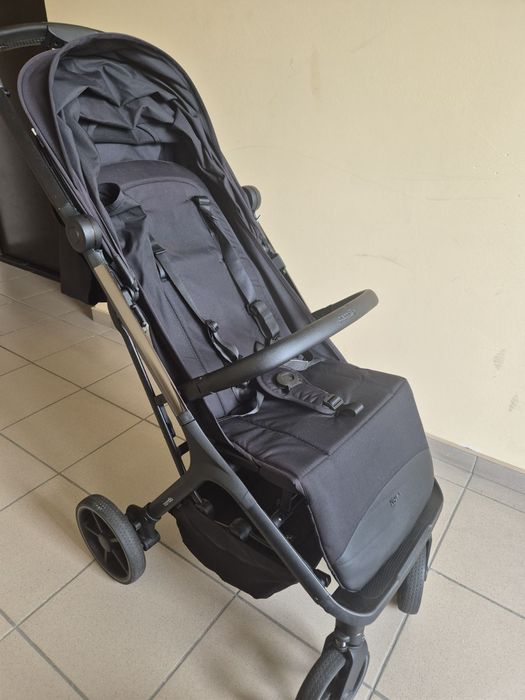 Продам прогулянковий візок Carrello Nova