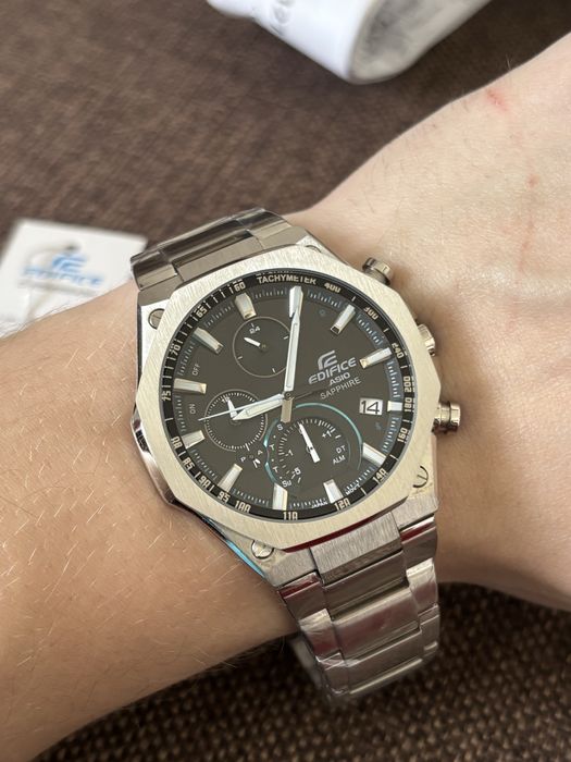 Годинник Casio EDIFICE EQB-1100D-1AER