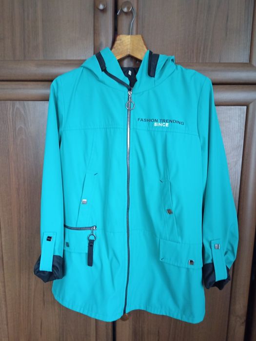 Жіноча куртка, тоненька