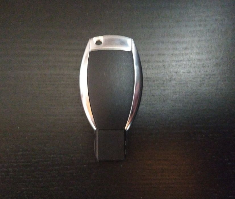 Chave (parte externa sem parte eletrónica) Mercedes