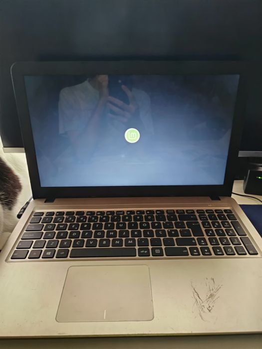Computador usado sem bateria mas funciona e com kit básico para trabalho