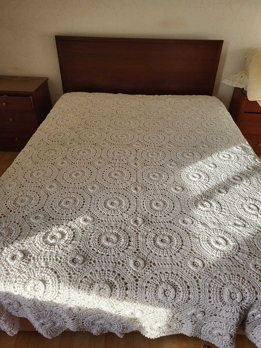 Colcha de renda feita à mão