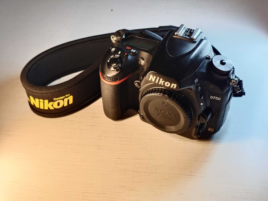 Nikon D750 у непоганому стані (270 тис знімків)