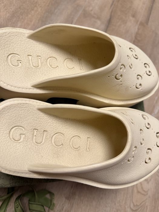 Klapki Gucci GG Rubber Slides – kremowe roz 37