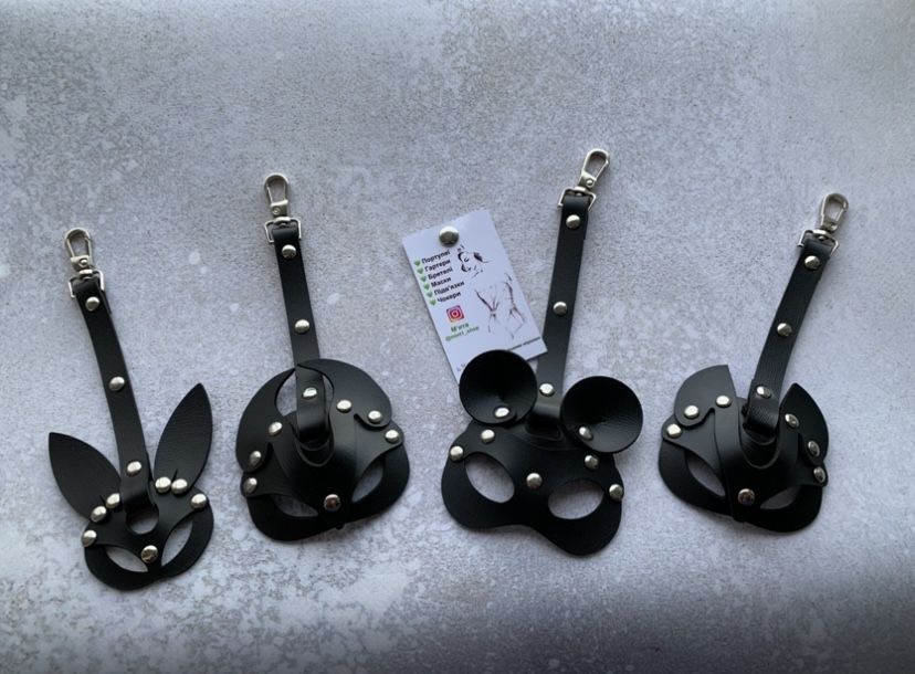 Брелок маска зая киця браслет