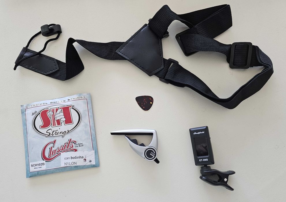 Viola, com capa, apoio, cordoamento novo, afinador de clipe...