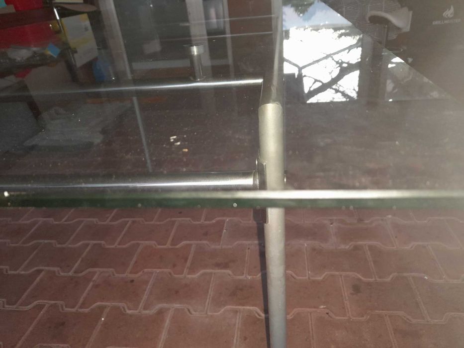 Stół szklany do salonu