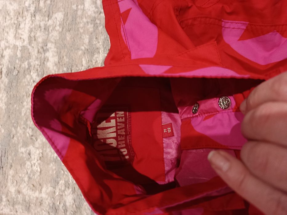 Kurtka przejściowa w rozmiarze 122