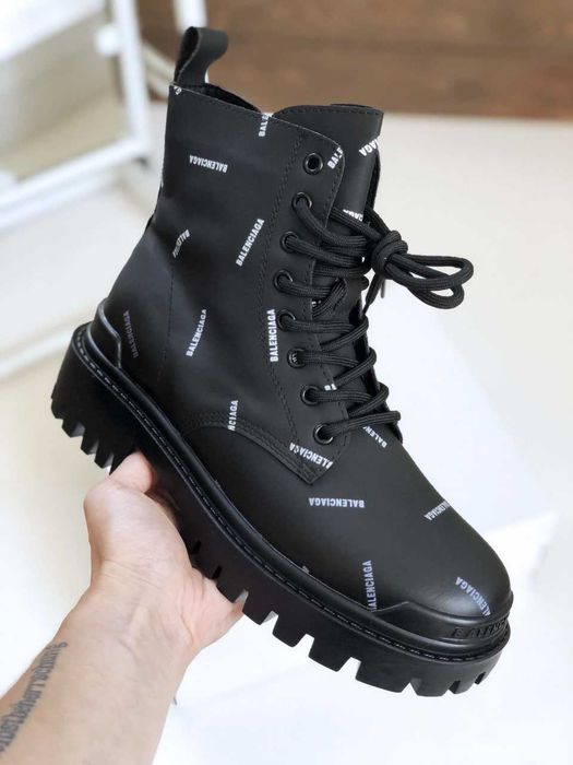 Ботінки - Balenciaga Strike Boots (чорні і білі )