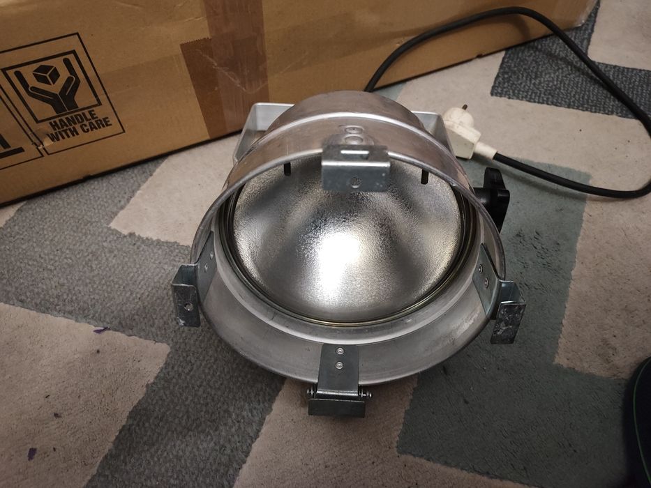 Reflektor sceniczny, aluminiowy .