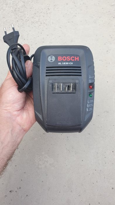 Aparafusadora Bosch (com avaria) + 2 Baterias e Carregador