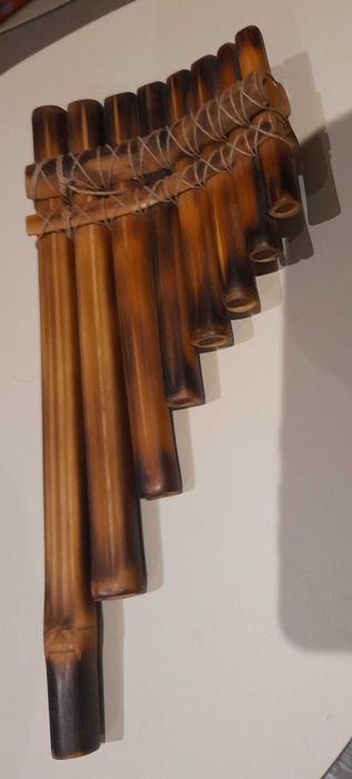 Flauta de Pan andina (artesanato e instrumento)
