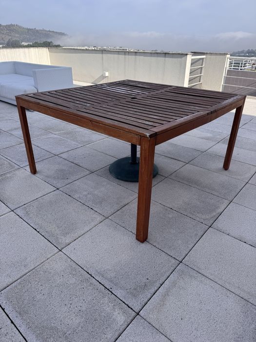 Mesa de exterior em madeira Ikea