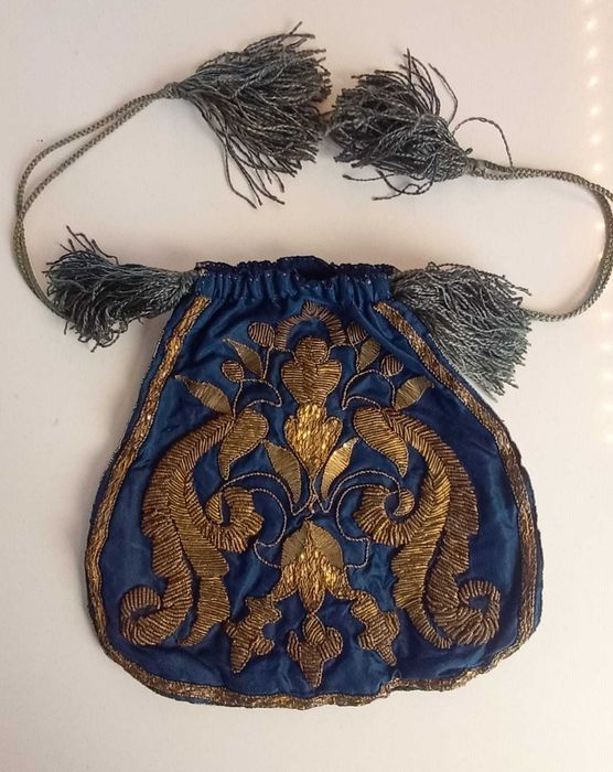Bolsa/pochete em Seda Azul Escuro com Bordados a Fio Bordado Dourado