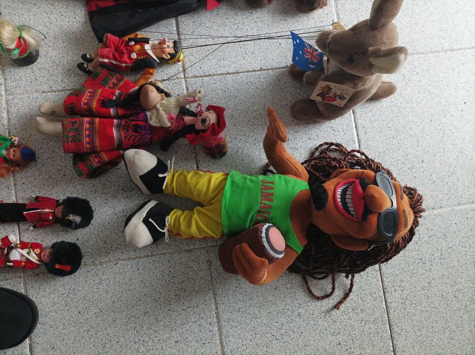 Conjunto de artesanato internacional e nacional