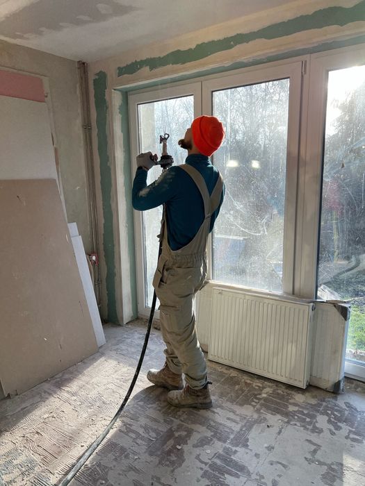 Szpachlowanie gładzie. Szpachlowanie maszynowe. Malowanie.