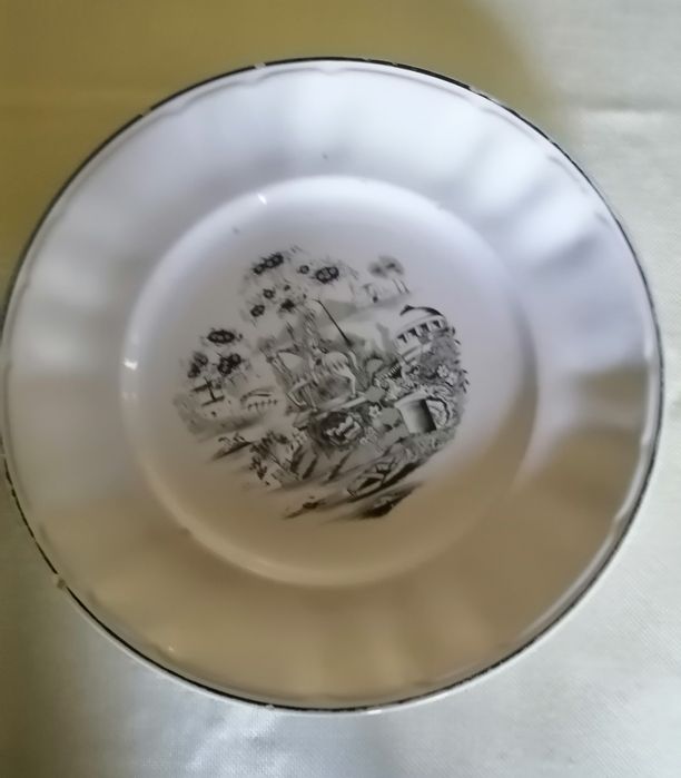 Pratos vintage ( Sacavém).